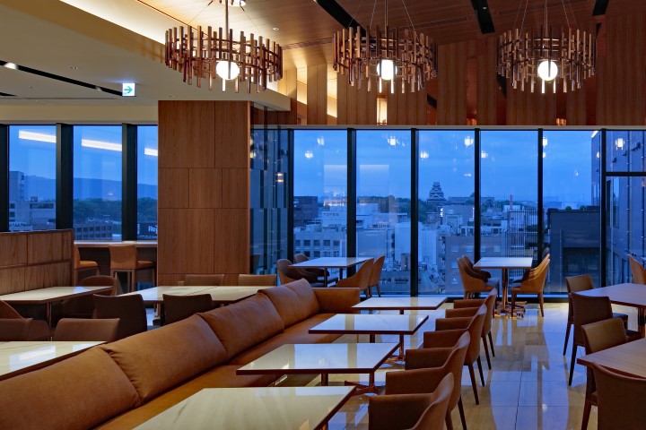 photo of an example of FireLite construction, Candeo Hotels Kumamoto Shinshigai. The view from the restaurant is made clearer by the large FireLite.