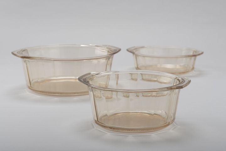 photo of super heat resistant pots with Neoceram