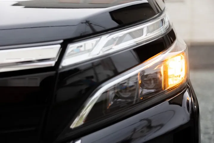 自動車の方向指示器ランプ