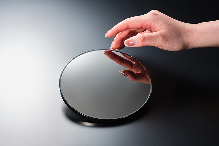 photo of lens with larger aperture