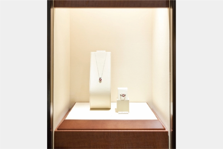 photo of GINZA TANAKA showcase