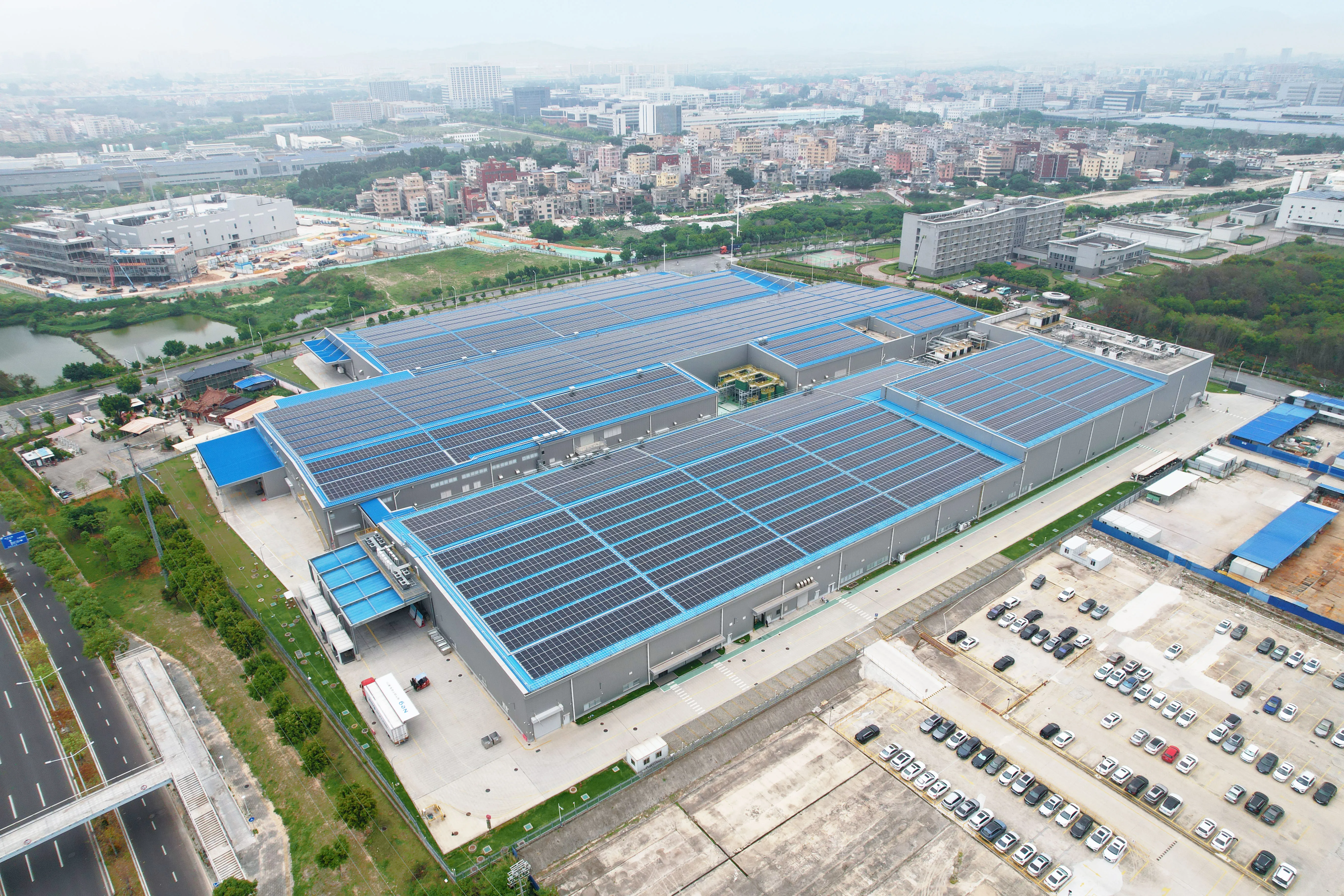 電気硝子（厦門）有限公司建屋屋上に太陽光発電設備を設置