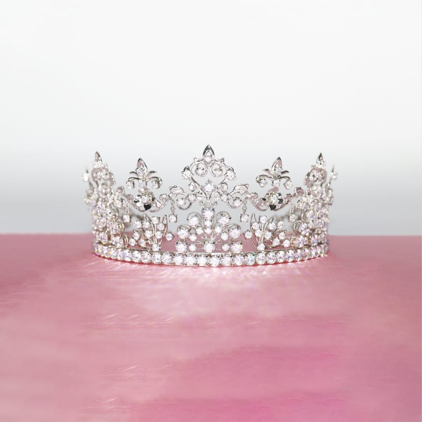 A Collaboration with Taro Kamitani, in Which A Tiara Was Created Using infiora™Beads