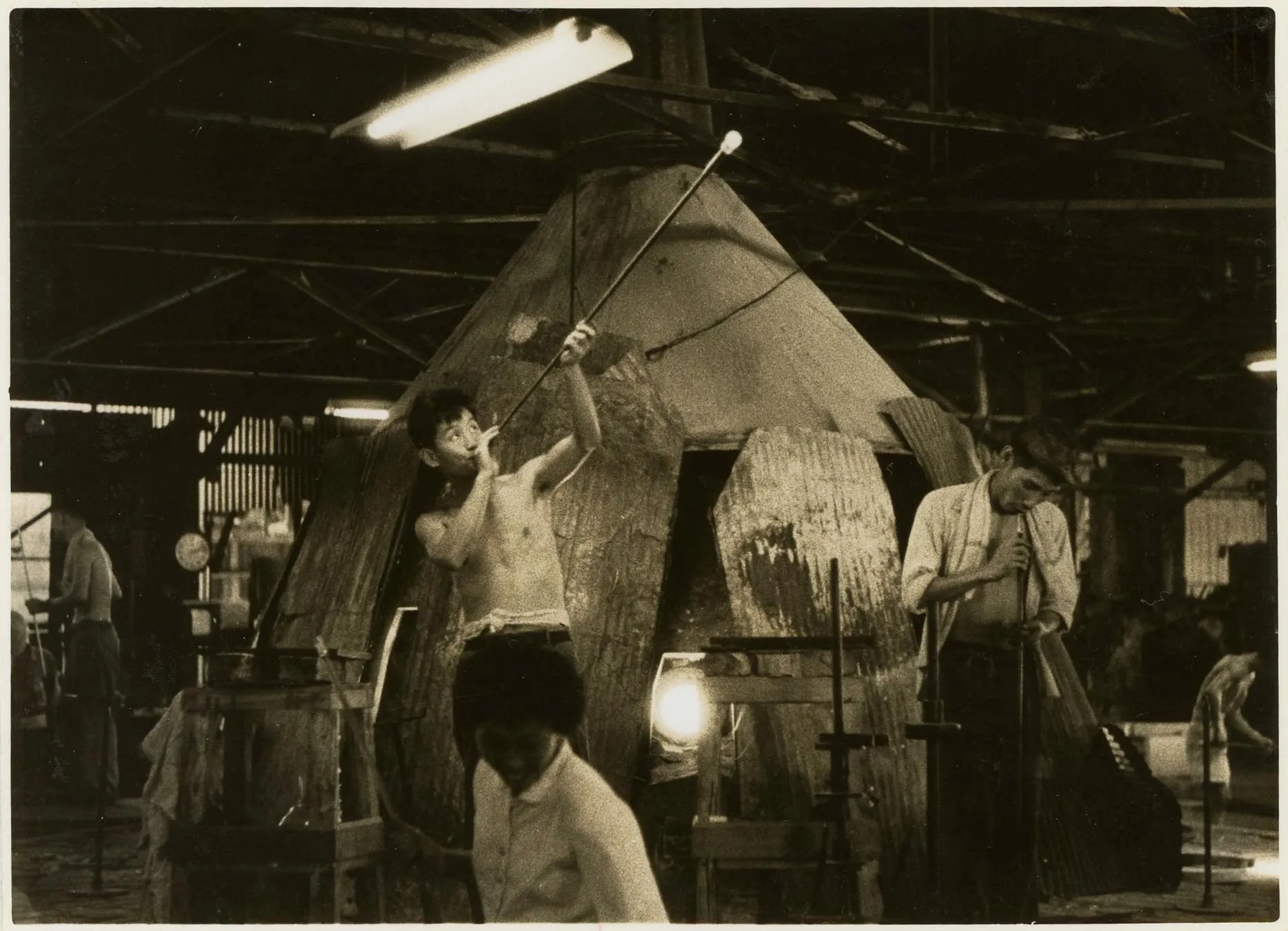 Scene of making glass for vacuum tubes