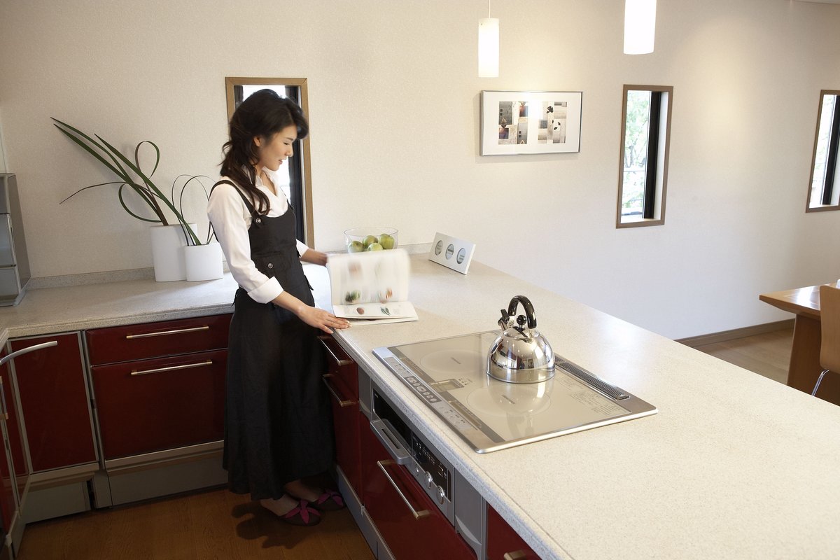 Glass-ceramics for cooking appliance top plates