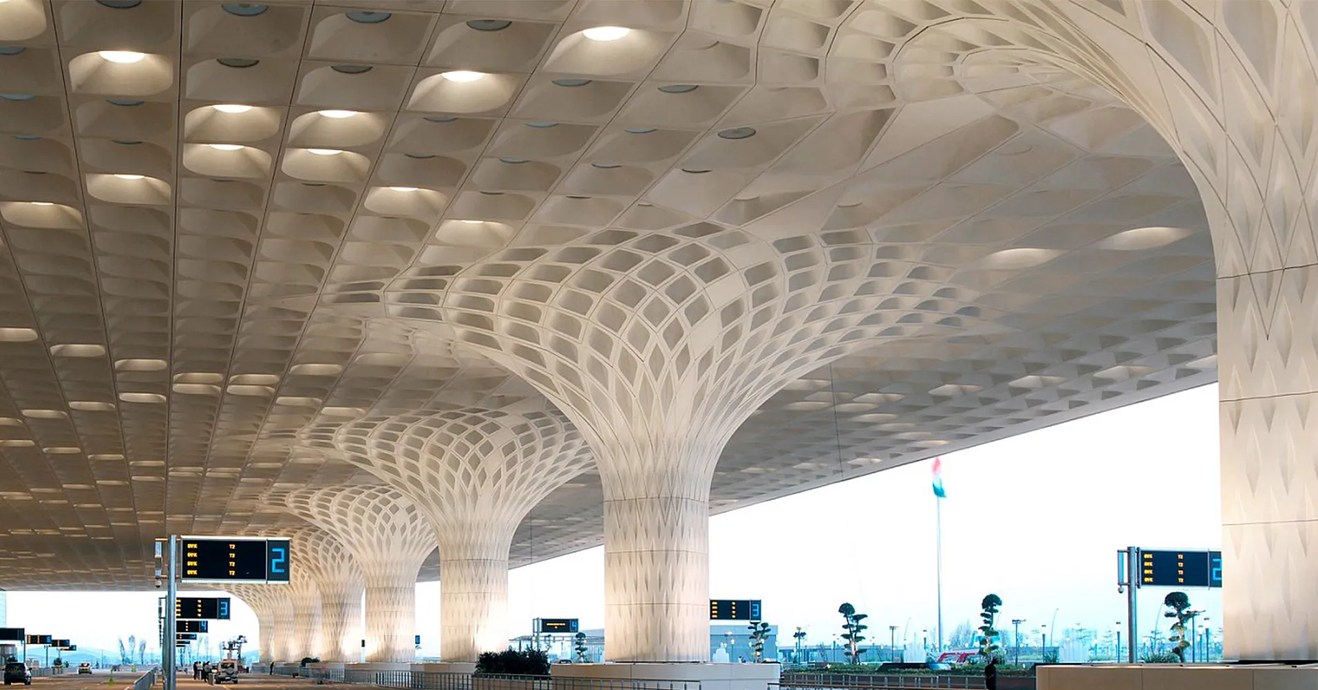 建物は“曲がる”時代へ。クールな意匠デザインを支える建材用ガラスファイバ