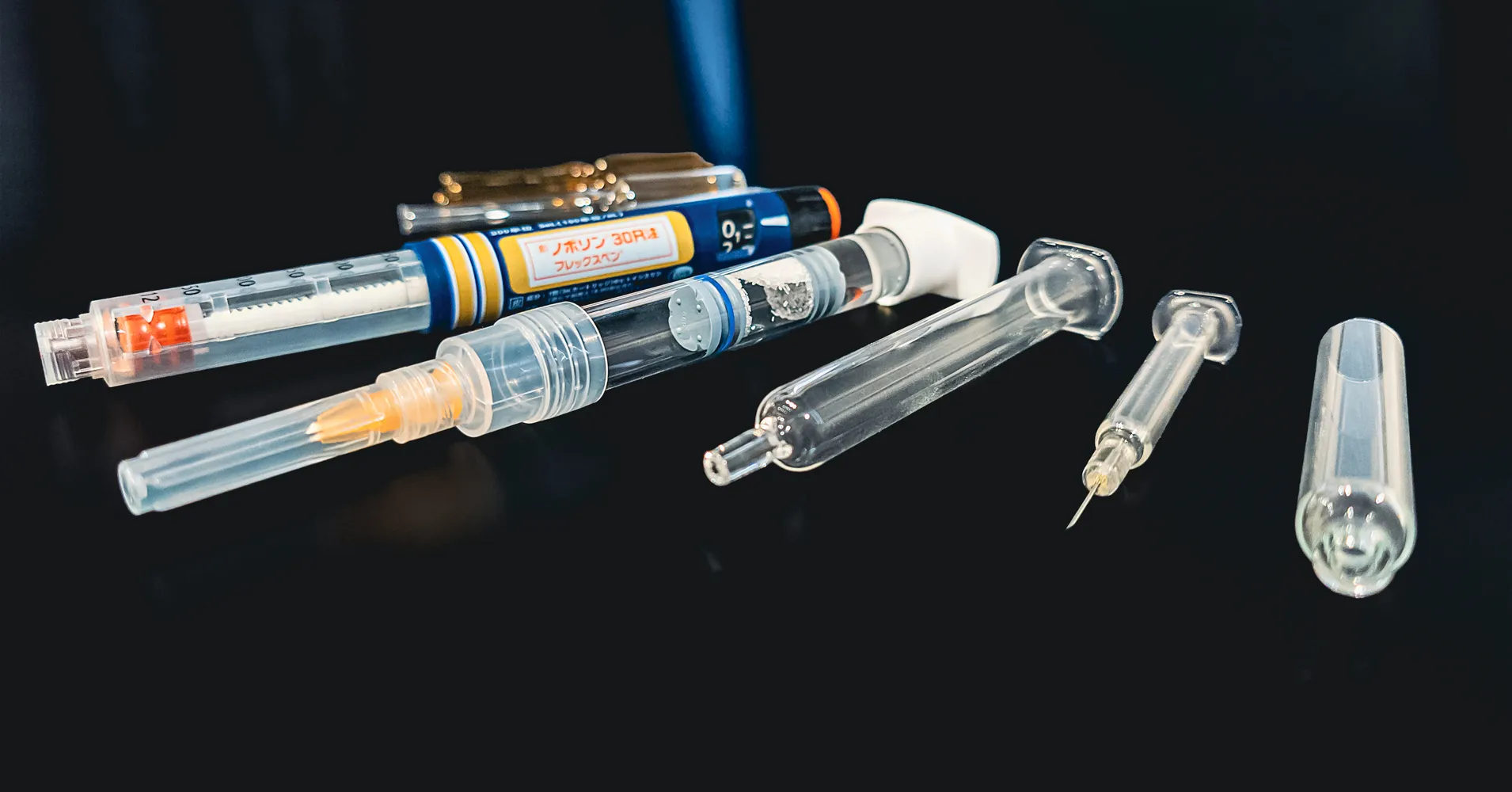 プレフィルドシリンジとシリンジカートリッジにはガラスが採用されている