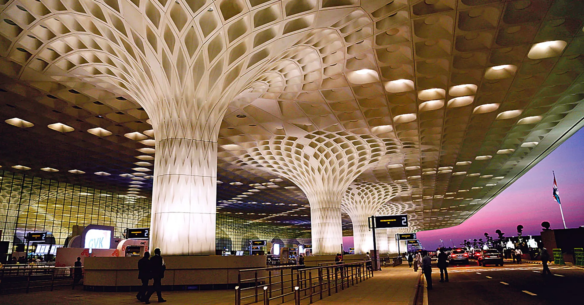 NEGのガラスが使われているムンバイ空港