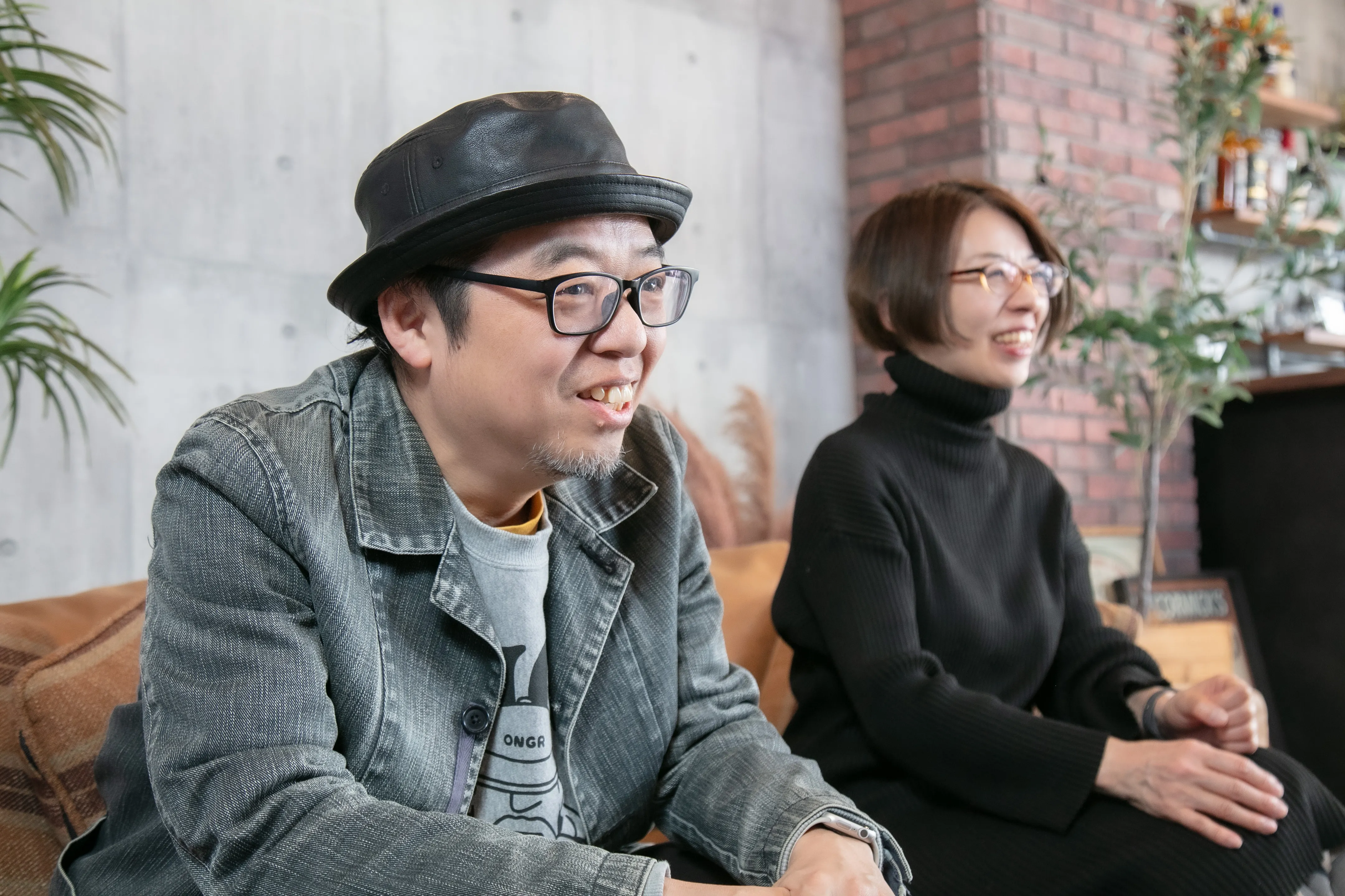 気に入らなければいつの間にか剥がしてしまう妹尾さんが、NEGのnanoWave™を「剥がさずにずっと使っている」と驚く小沢さん。