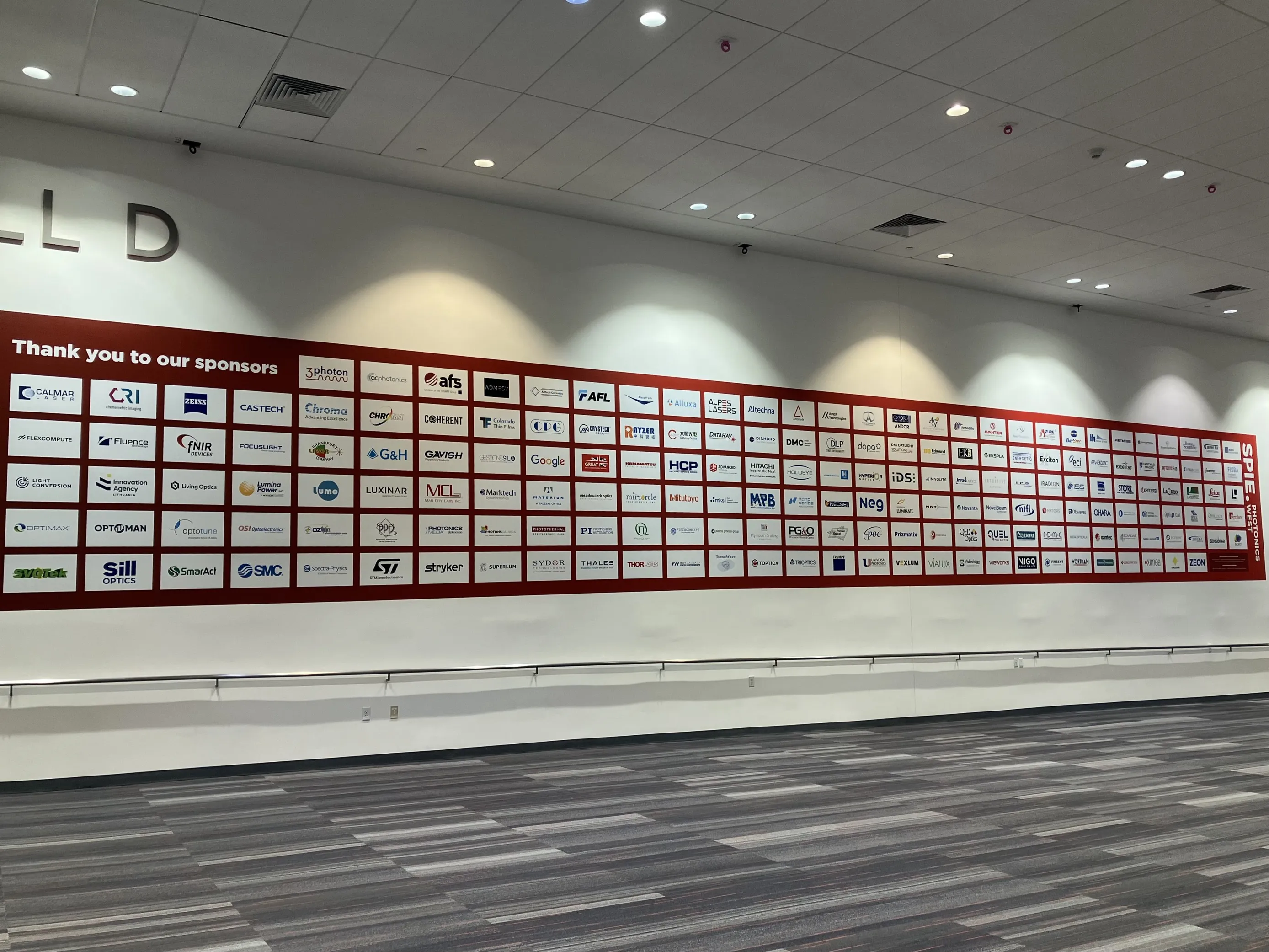 Photonics Westのスポンサーの会社ロゴが掲載されている