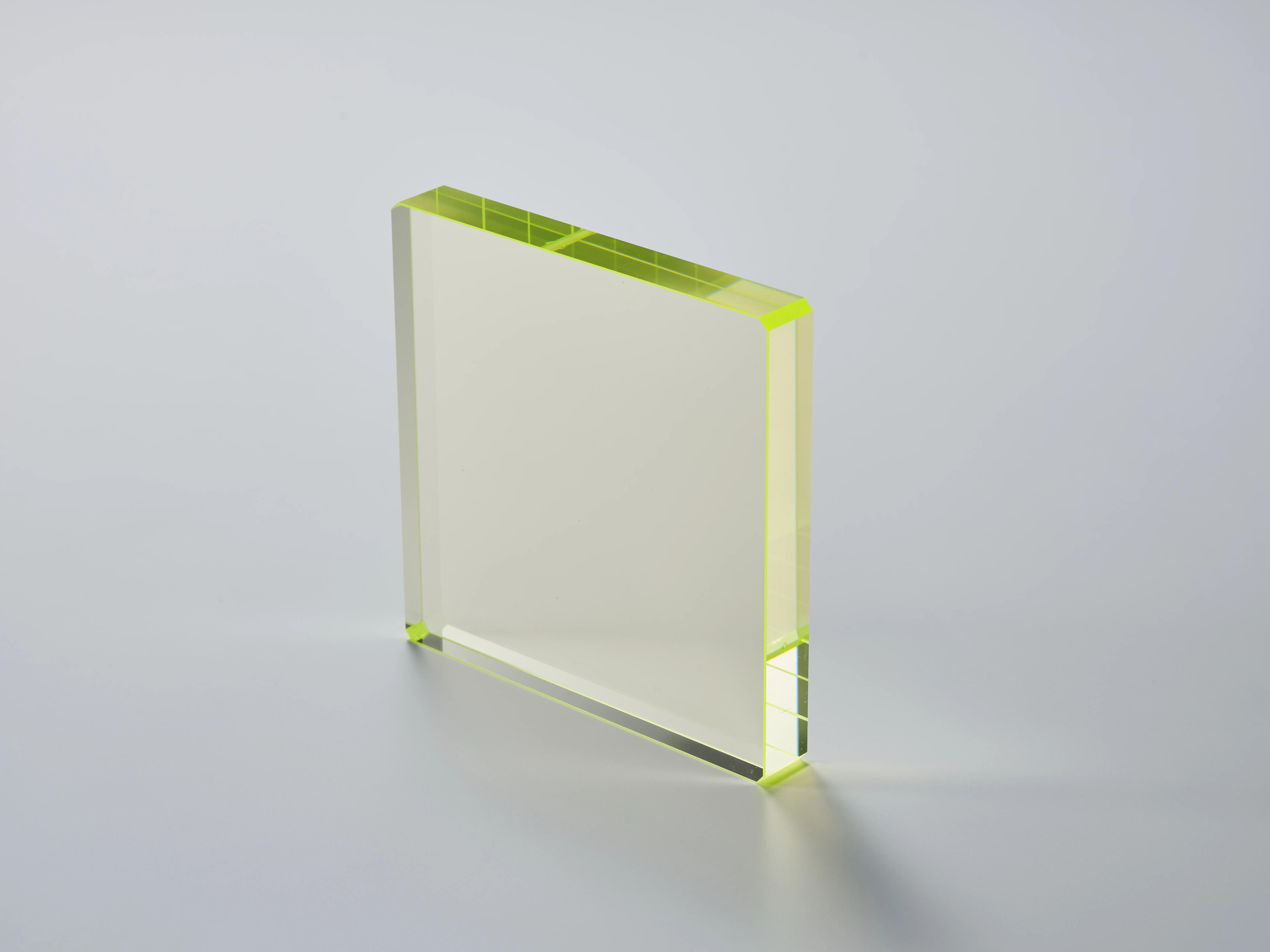 110×110mmの大口径ファラデー素子